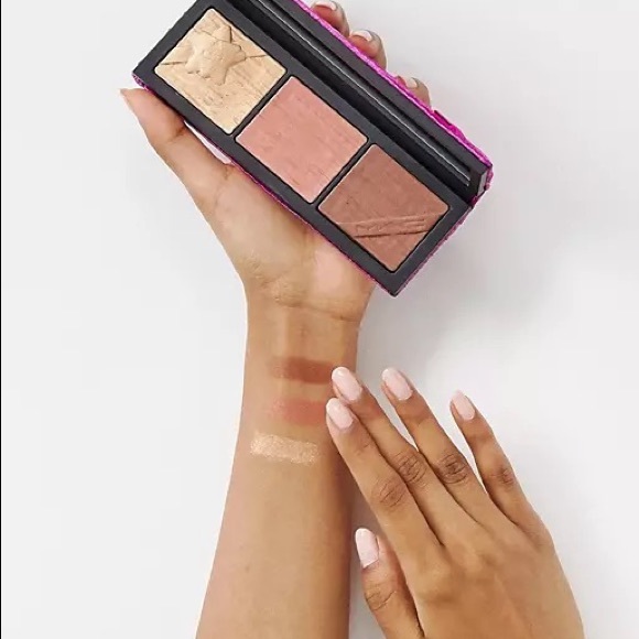 MAC Shiny Pretty Things Eyeshadow Palette - Picture 6 of 6